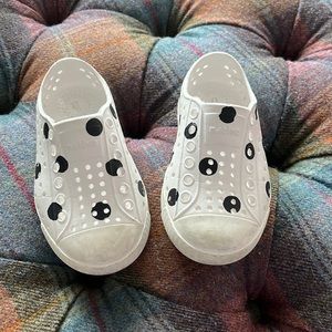 Toddler native shoes s 6